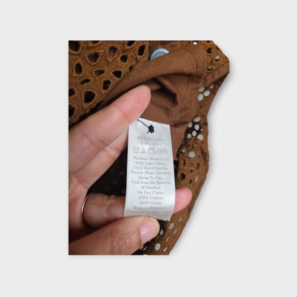 Everlane Womens Walnut Brown Eyelet Crop Top XS Sleeveless Button Front - Picture 5 of 8